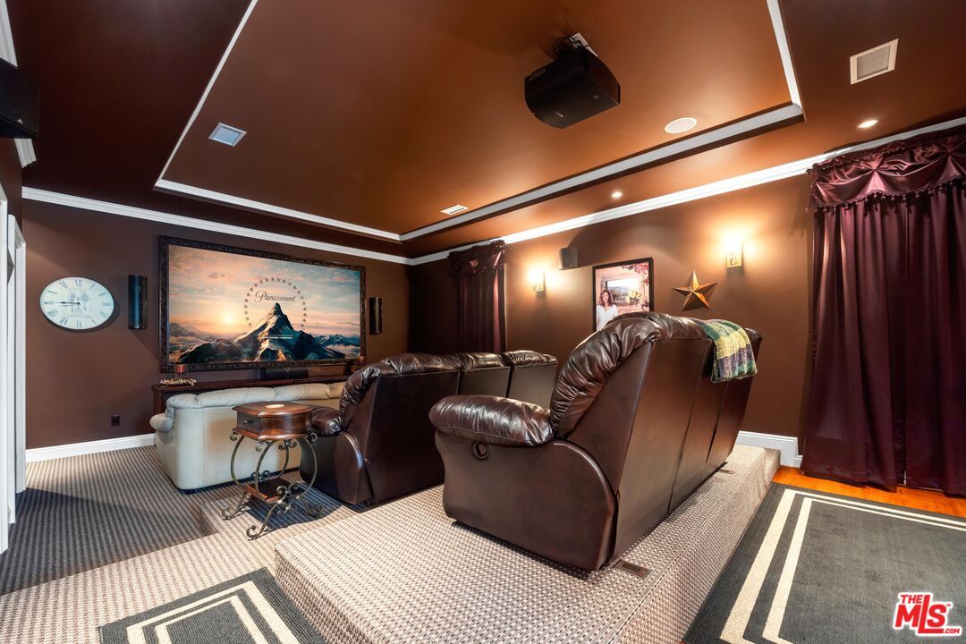 Interior, Projection Screen, Recessed Lighting, Theatre Room
