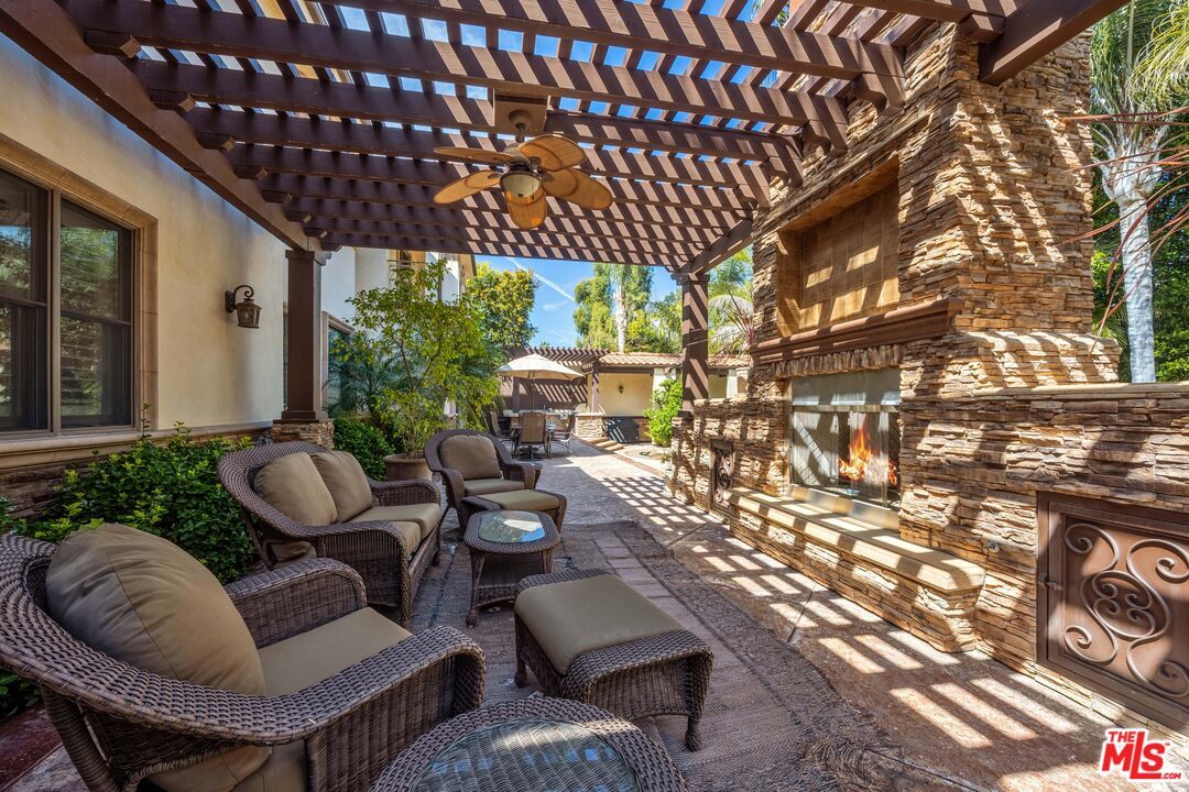 Exterior, Fireplace