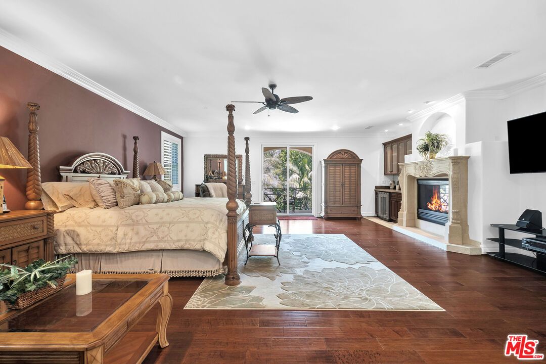 Bedroom, Fireplace, Interior, Recessed Lighting, Wood Texture Flooring