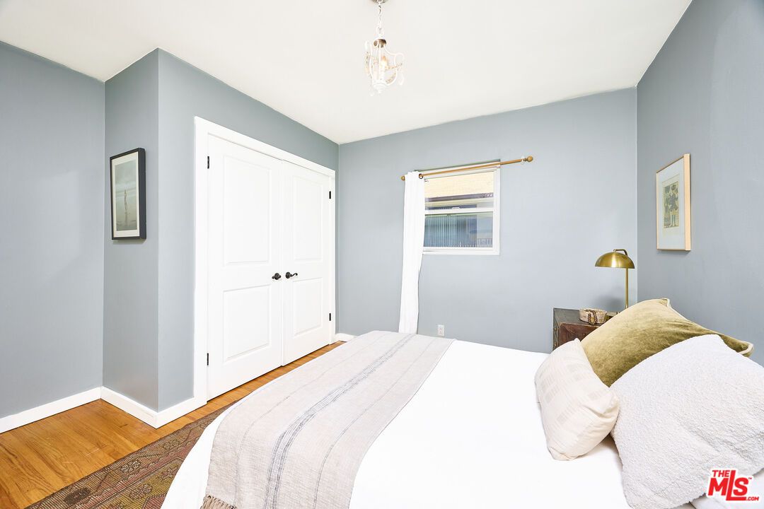 Bedroom, Interior, Pendant Lights, Wood Texture Flooring