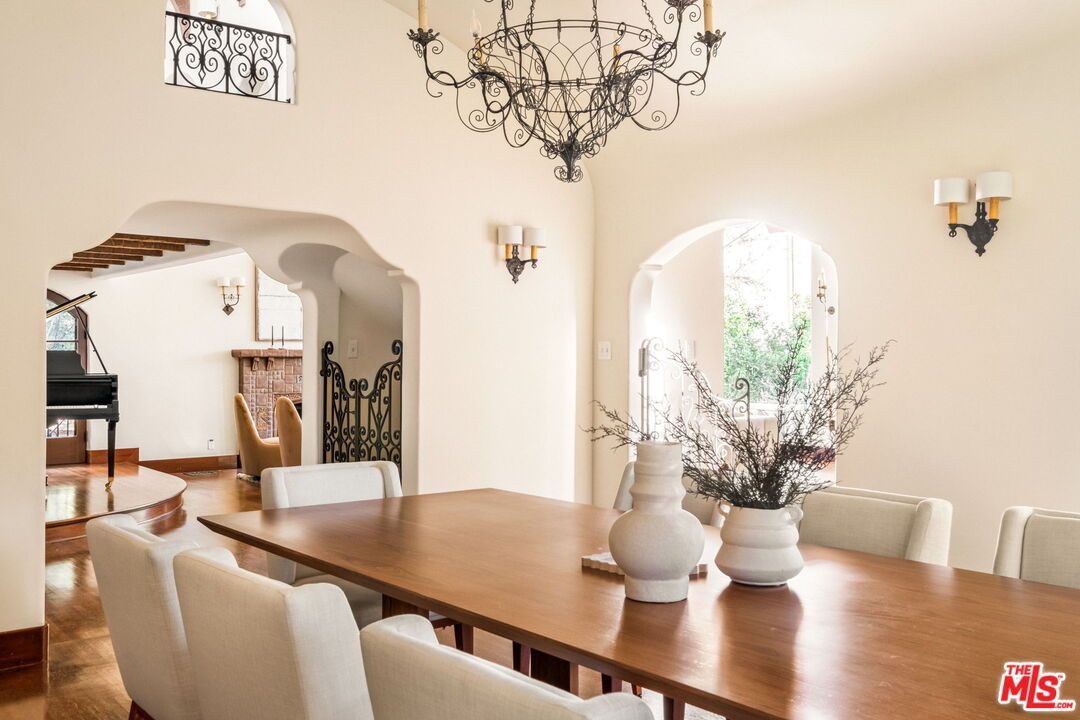 Chandelier, Dining room, Interior, Piano, Wood Texture Flooring