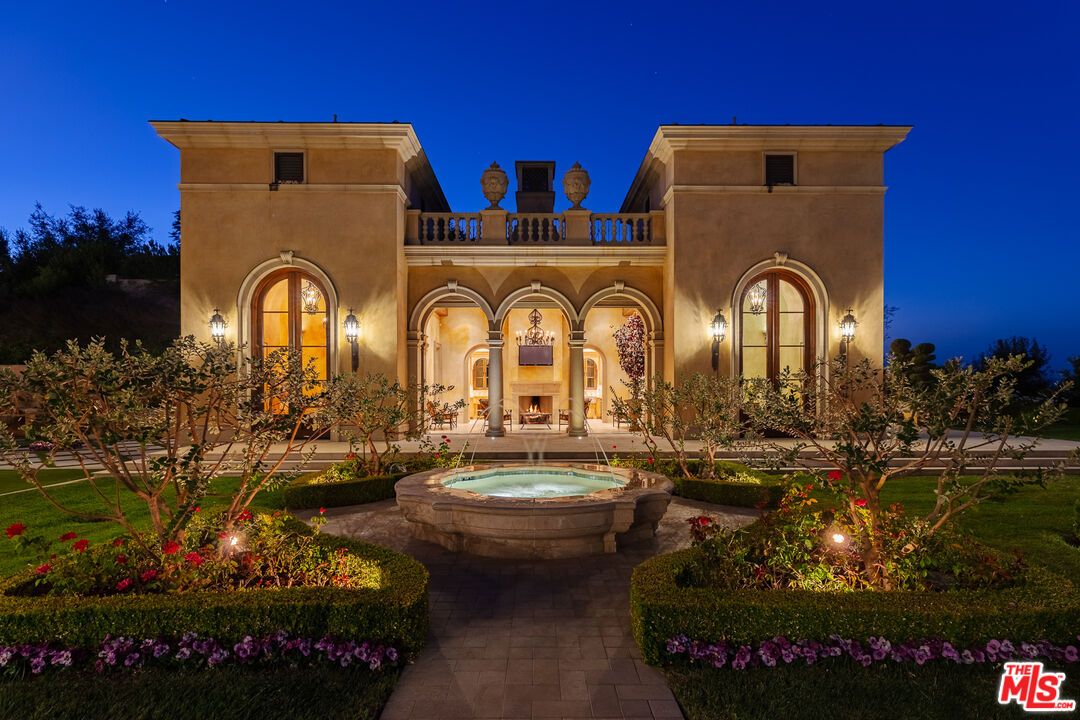 Exterior, Facade, Pool, Mediterranean
