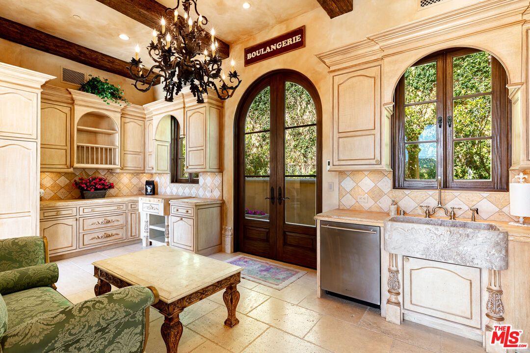 Chandelier, Interior, Kitchen, Recessed Lighting, Stainless Steel Appliances