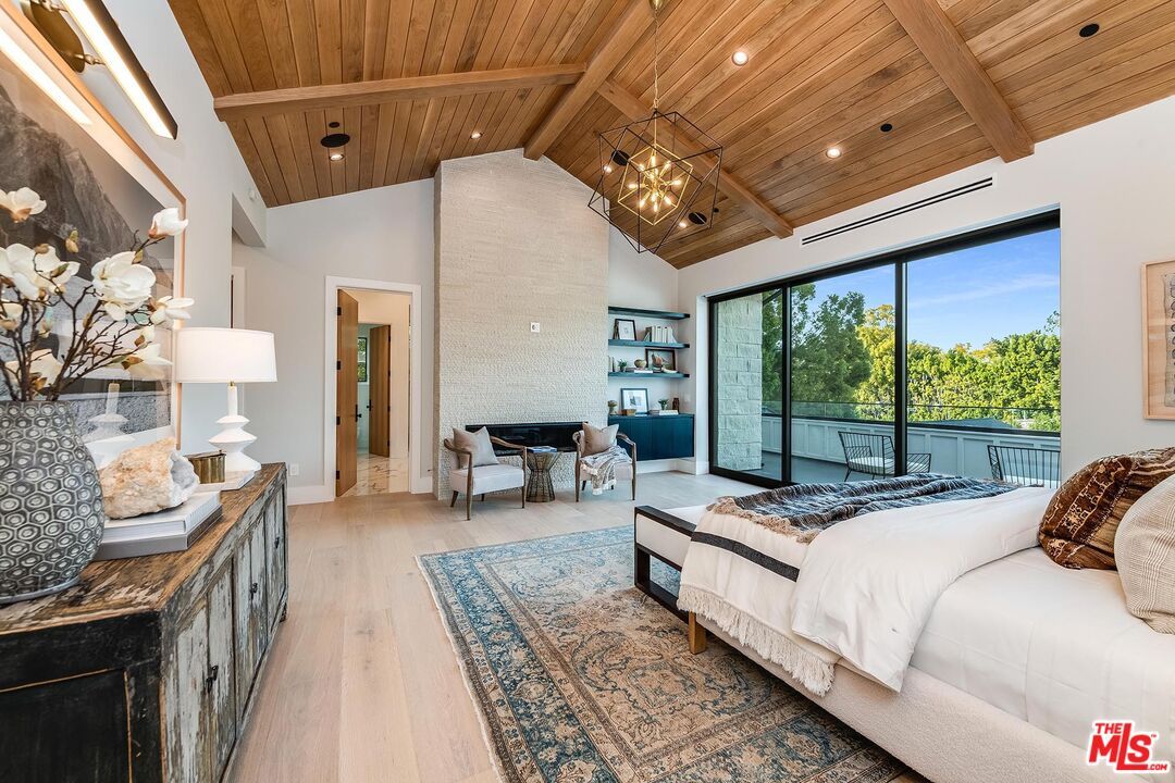 Bedroom, Interior, Pendant Lights, Recessed Lighting, Wooden Beams, Wooden Ceilings, Wood Texture Flooring