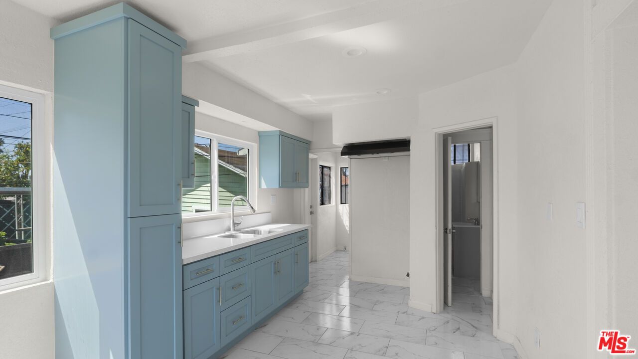 Bathroom, Interior, Kitchen, Marble, Recessed Lighting