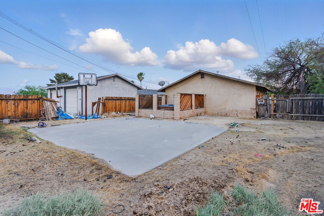 Backyard, Exterior
