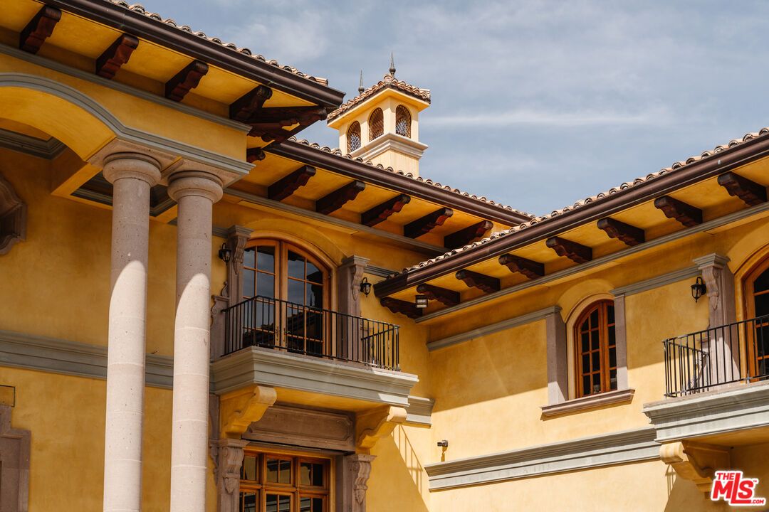 Exterior, Facade, Mediterranean