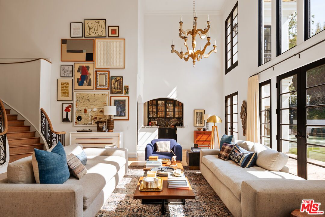 Chandelier, Interior, Living room
