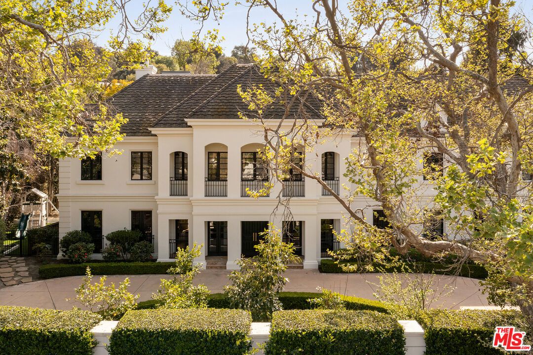Exterior, Facade, French Provincial