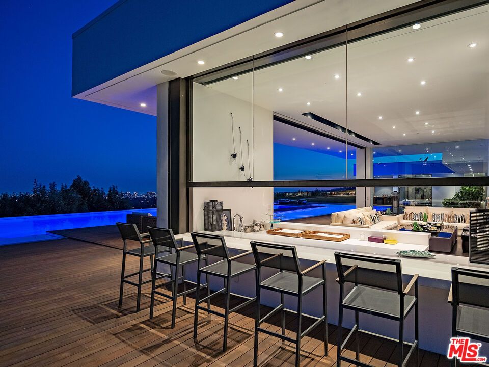Exterior, Pool, Recessed Lighting