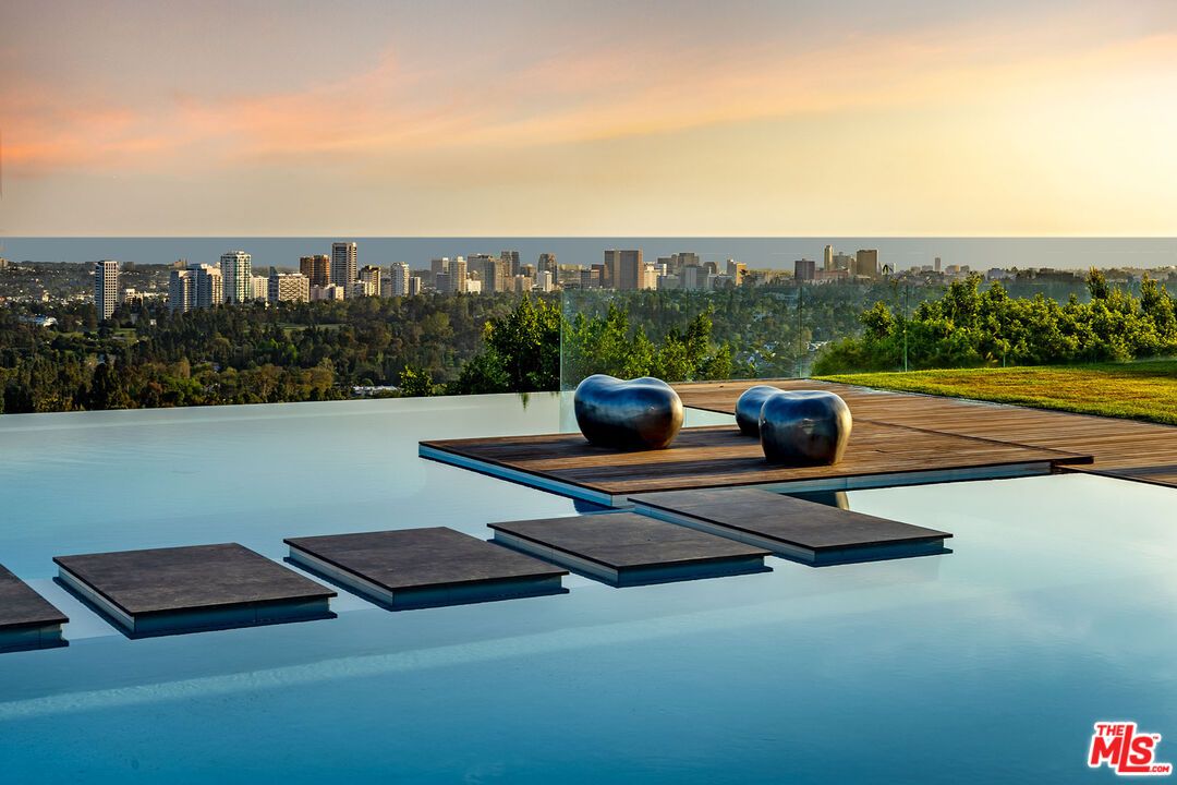 Exterior, Pool, Water