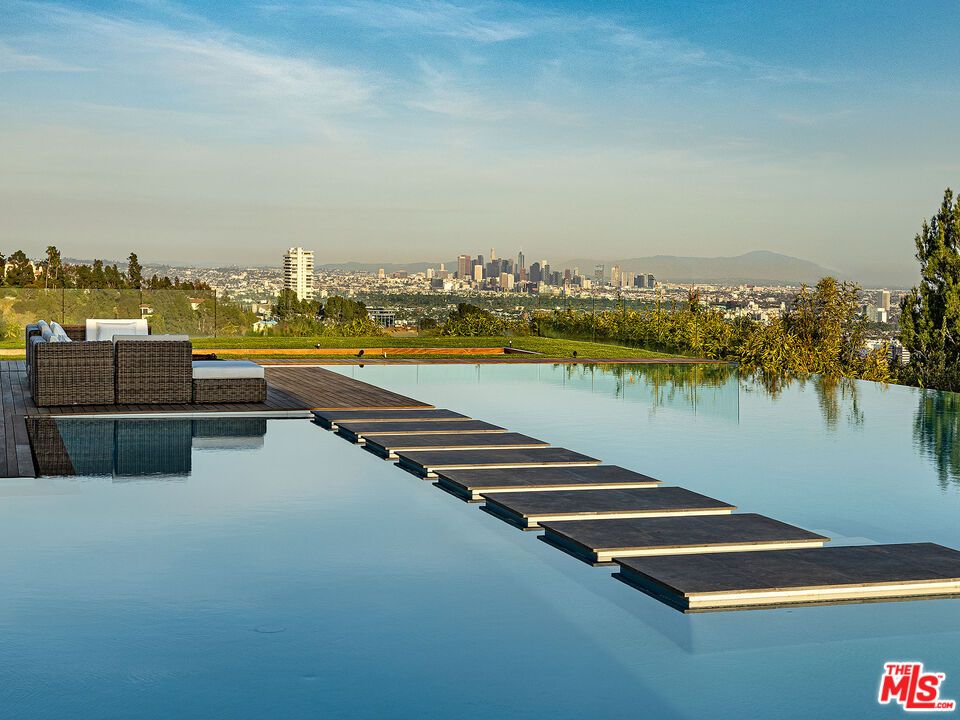 Exterior, Pool, Water