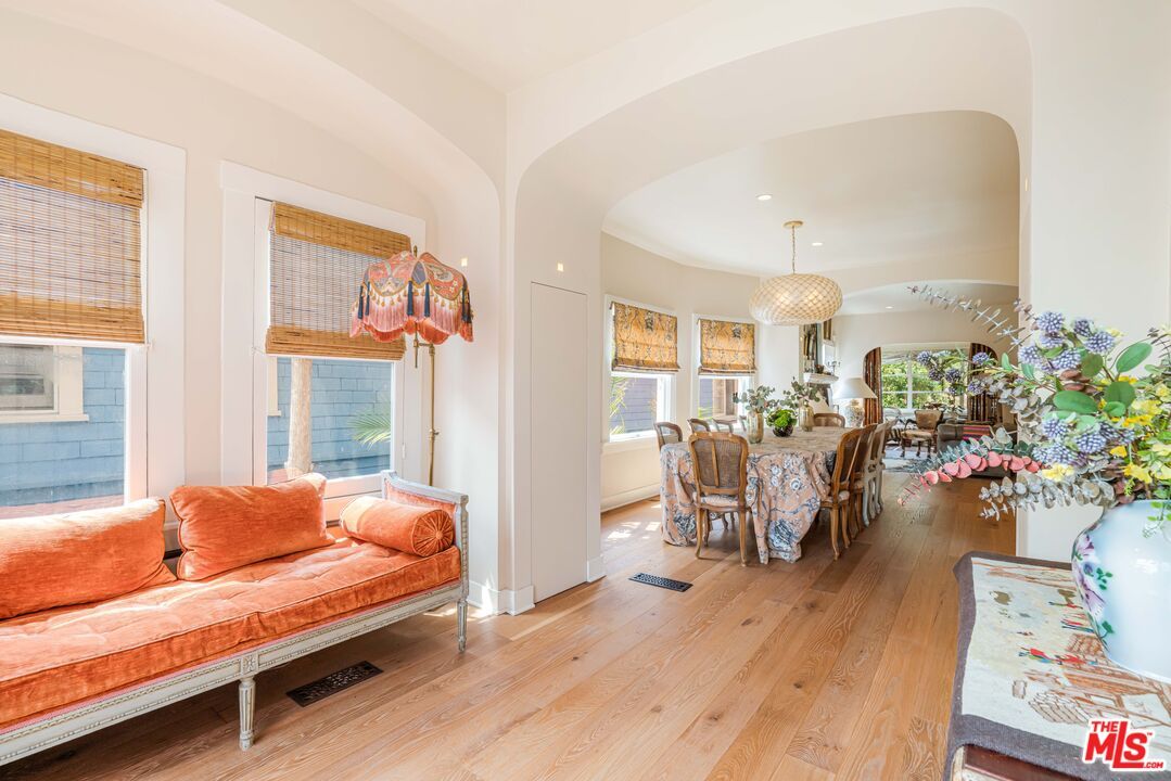 Dining room, Interior, Living room, Pendant Lights, Recessed Lighting, Wood Texture Flooring