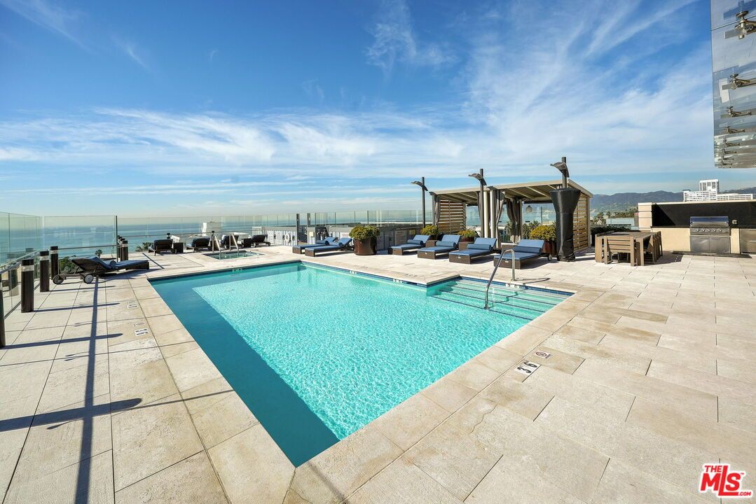 Exterior, Pool, Water