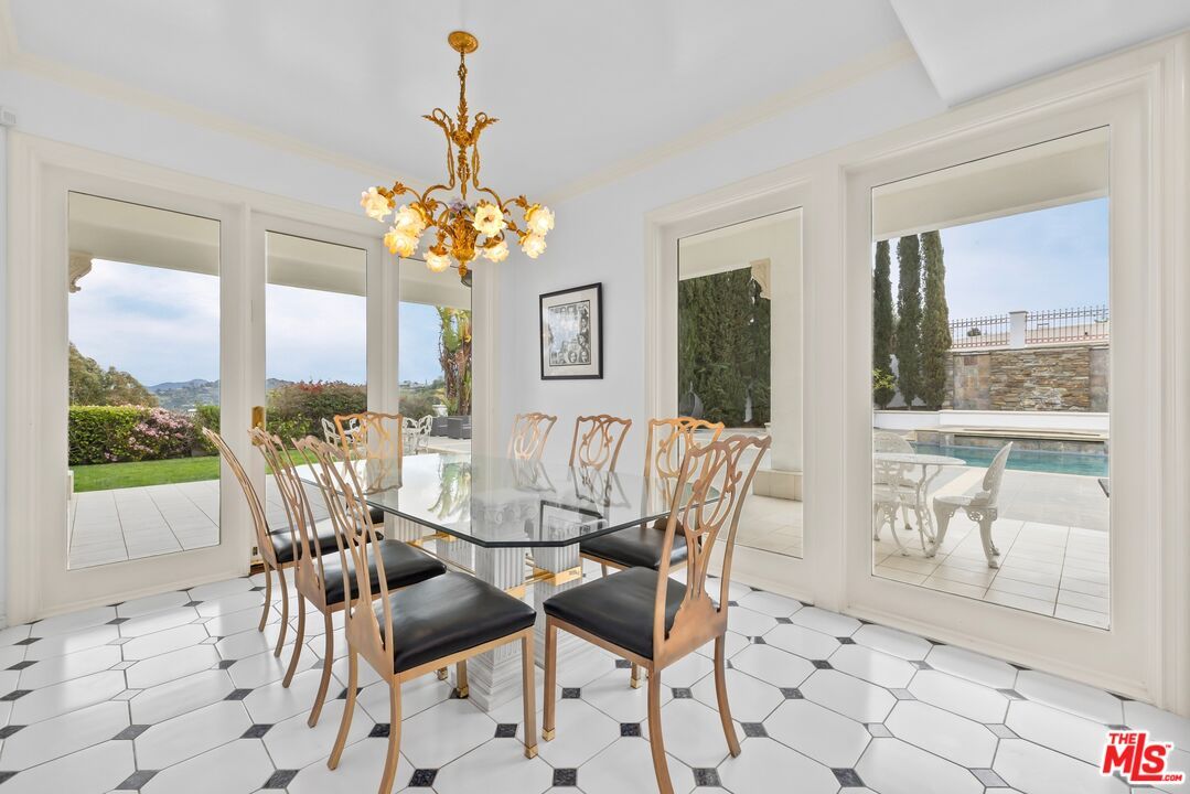 Chandelier, Dining room, Interior