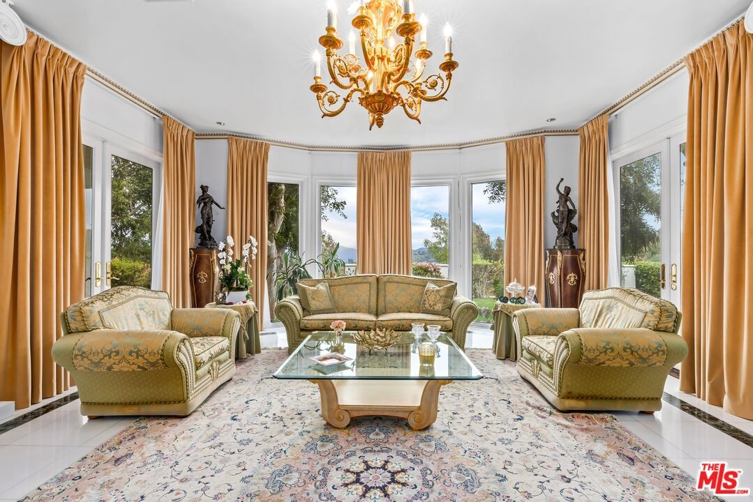 Chandelier, Interior, Living room