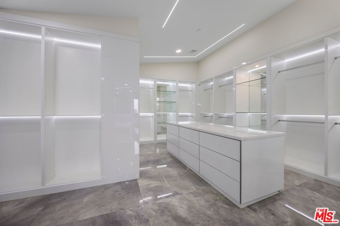 Bathroom, Dual Sink Vanities, Interior, Recessed Lighting, Walk-in Closets