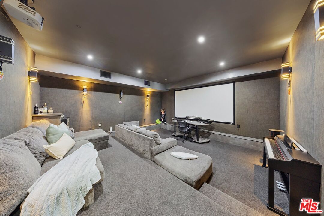 Interior, Projection Screen, Recessed Lighting, Theatre Room