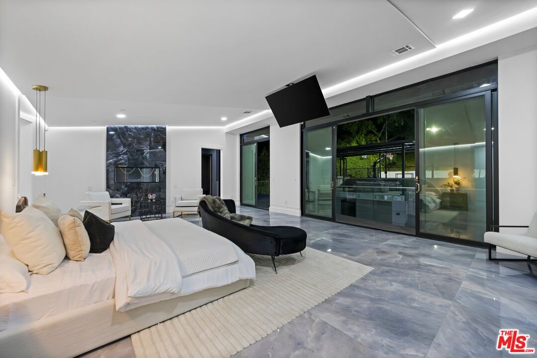 Bedroom, Fireplace, Interior, Pendant Lights, Recessed Lighting