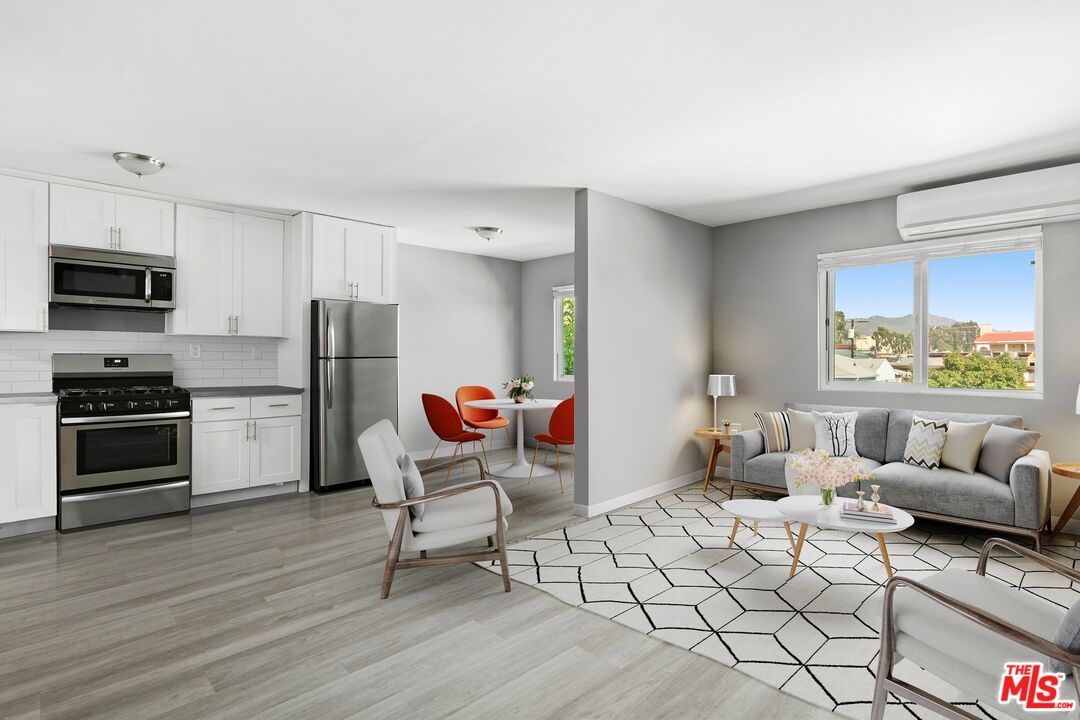 Dining room, Interior, Kitchen, Living room, Stainless Steel Appliances, Wood Texture Flooring