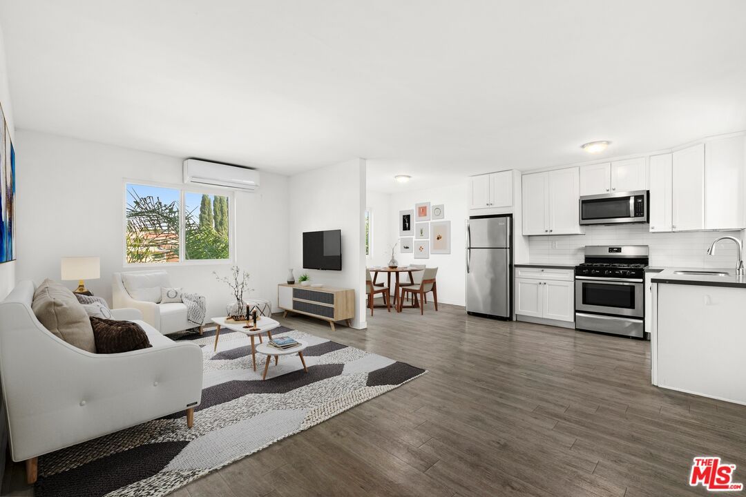 Dining room, Interior, Kitchen, Living room, Stainless Steel Appliances, Wood Texture Flooring