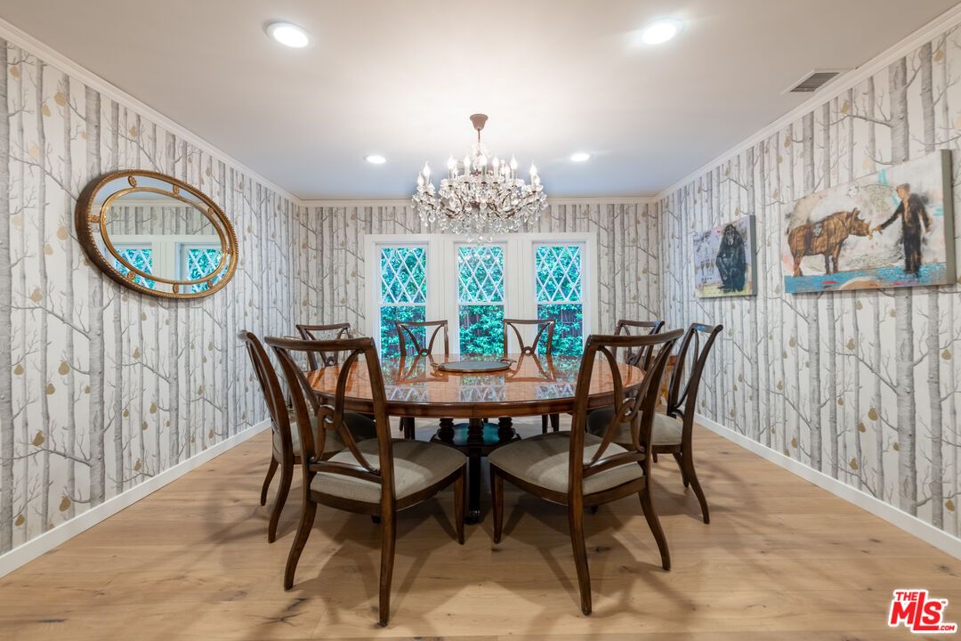 Chandelier, Dining room, Interior, Recessed Lighting, Wood Texture Flooring