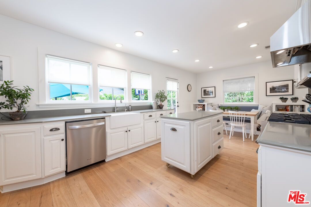 Dining room, Interior, Kitchen, Recessed Lighting, Stainless Steel Appliances, Wood Texture Flooring