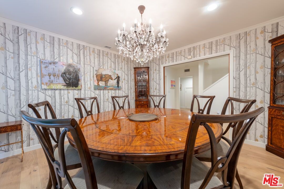 Chandelier, Dining room, Interior, Recessed Lighting, Wood Texture Flooring