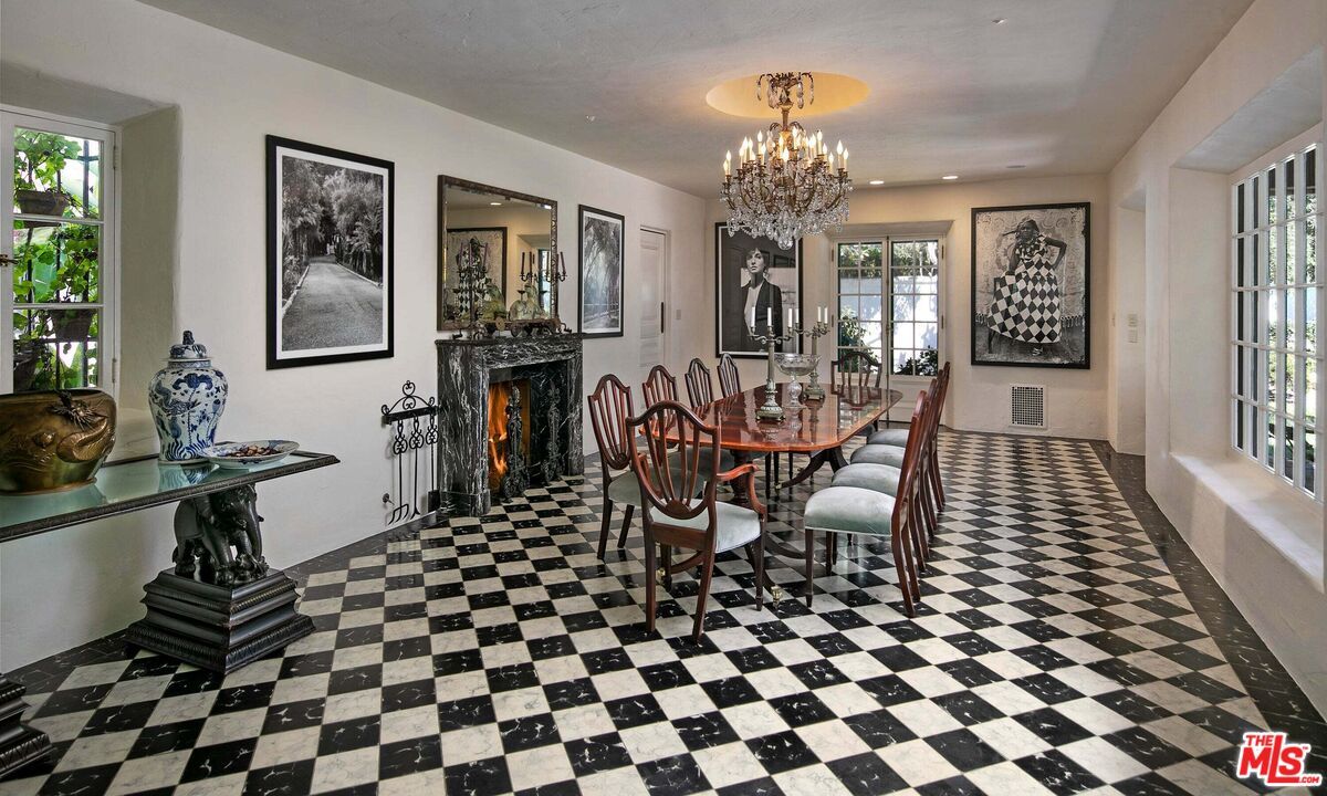 Chandelier, Dining room, Fireplace, Interior, Recessed Lighting