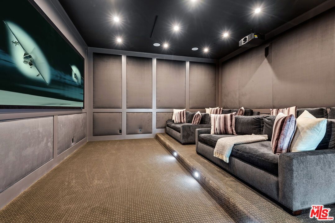 Interior, Projection Screen, Recessed Lighting, Theatre Room