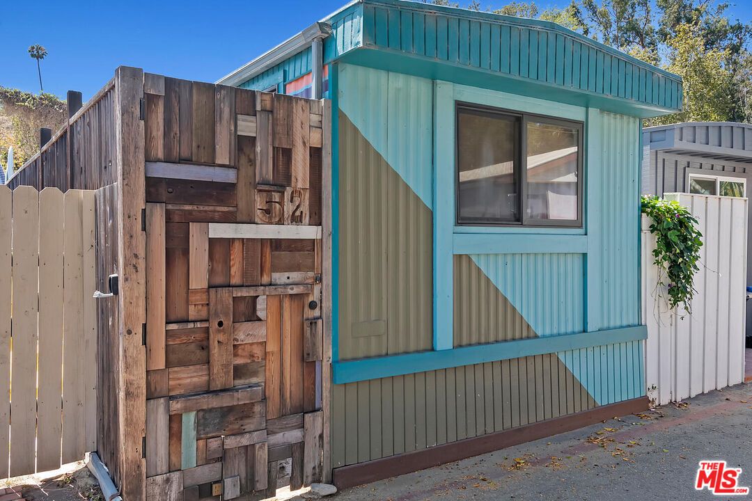 Exterior, Facade, None