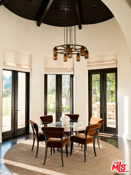 Dining room, Interior, Pendant Lights, Recessed Lighting, Wooden Beams, Wooden Ceilings, Wood Texture Flooring