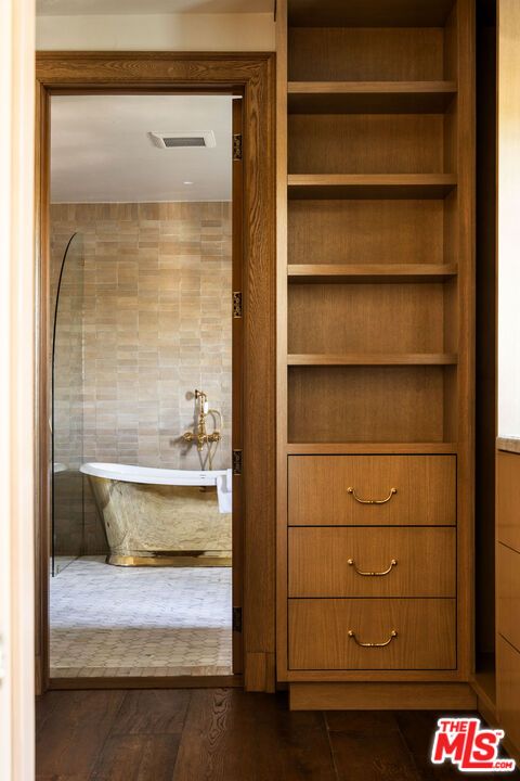 Bathroom, Free Standing Baths, Interior
