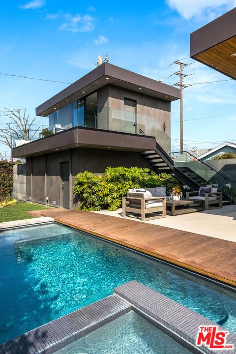 Exterior, Pool