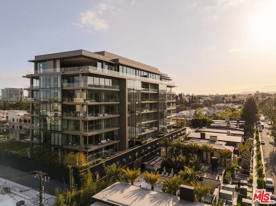 Exterior, Facade, Condo Building