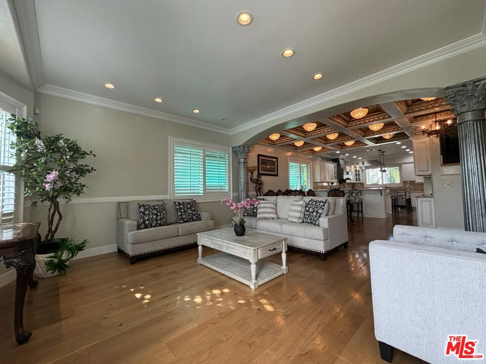 Interior, Kitchen, Living room, Pendant Lights, Recessed Lighting, Wood Texture Flooring