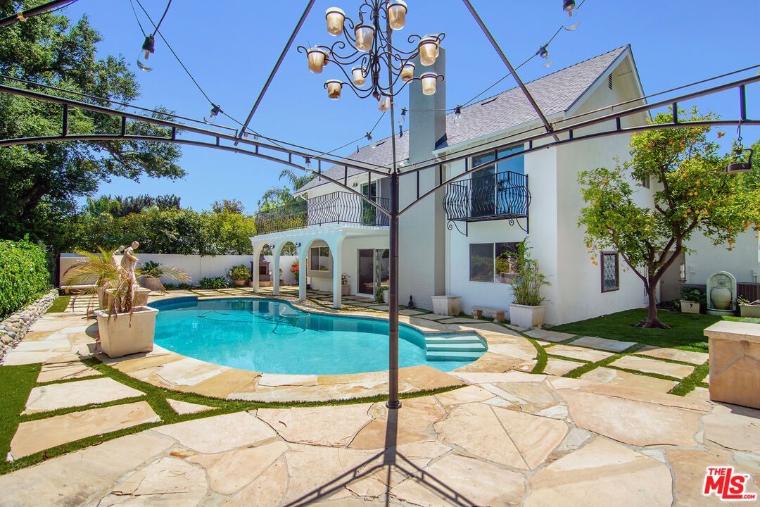Exterior, Pool