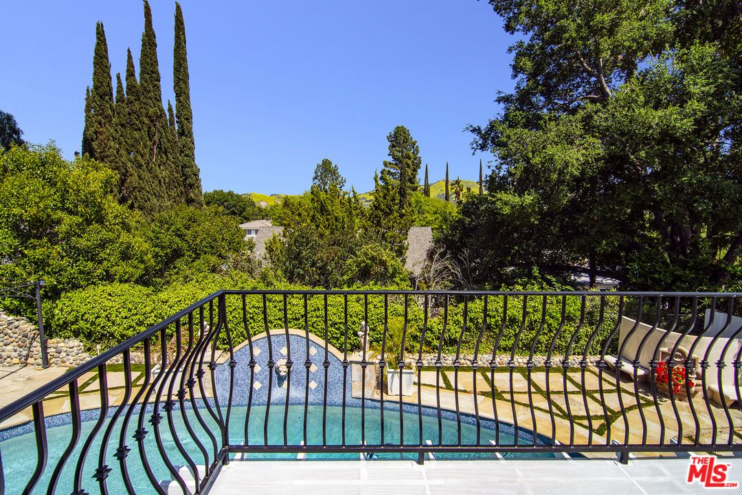 Exterior, Pool, Other