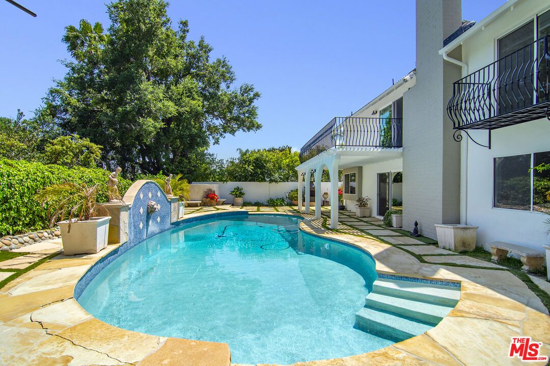 Exterior, Pool
