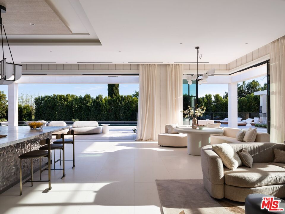 Interior, Living room, Pendant Lights, Recessed Lighting