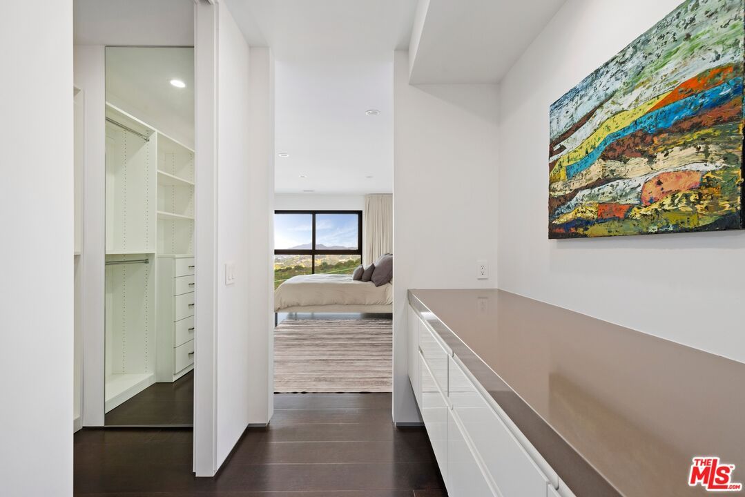 Bedroom, Interior, Recessed Lighting, Walk-in Closets, Water, Wood Texture Flooring