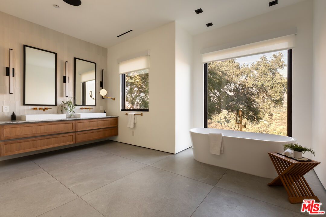 Bathroom, Dual Sink Vanities, Free Standing Baths, Interior, Recessed Lighting