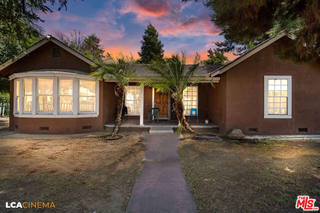 Backyard, Exterior, Facade, Ranch