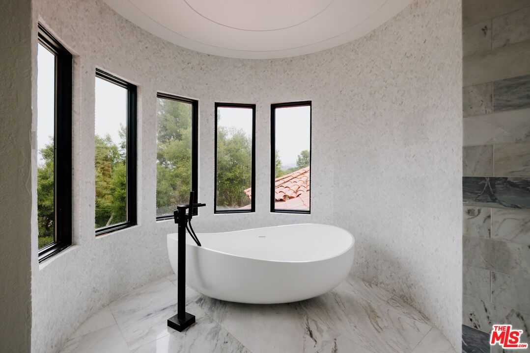 Bathroom, Free Standing Baths, Interior, Marble, Marble Walls