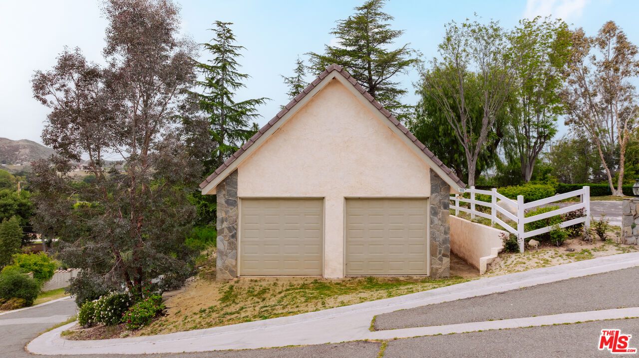 Detached Garage, Exterior