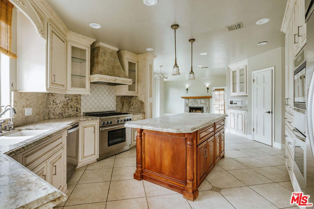 Fireplace, Interior, Kitchen, Pendant Lights, Recessed Lighting, Stainless Steel Appliances