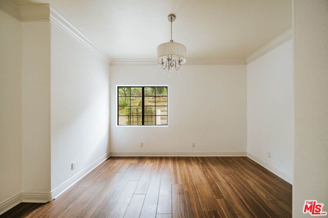 Chandelier, Empty room, Interior, Wood Texture Flooring