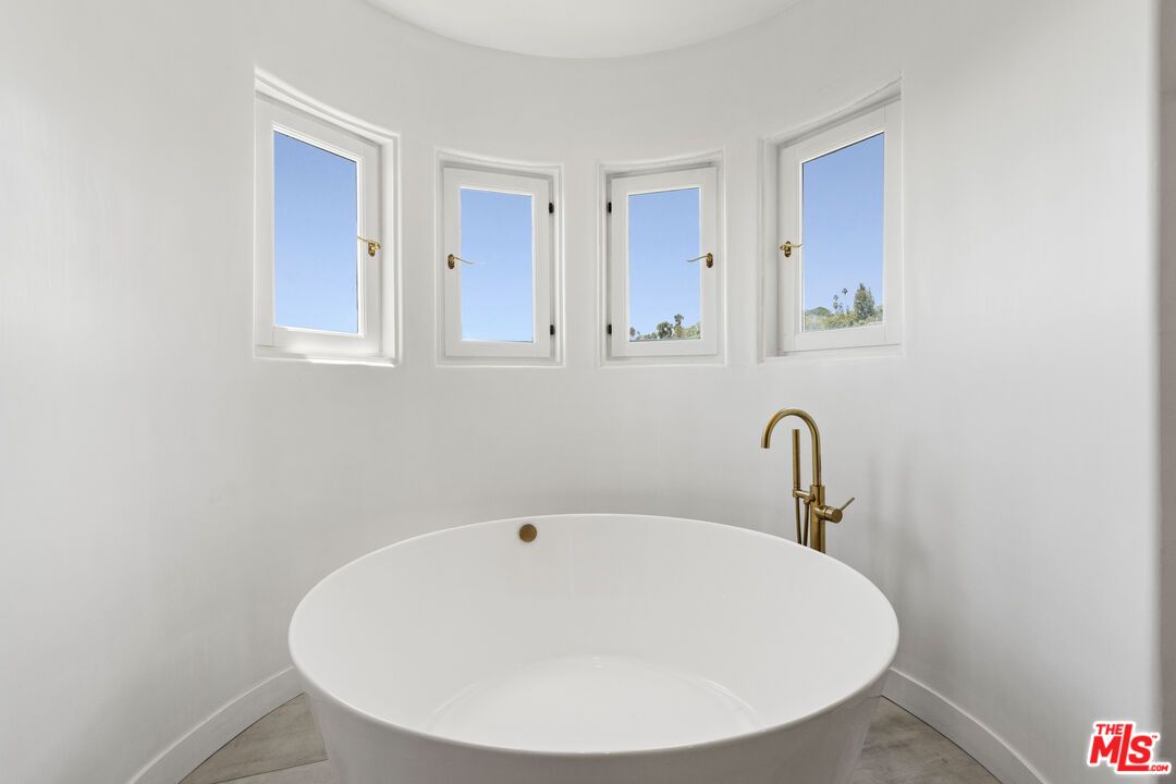 Bathroom, Free Standing Baths, Interior