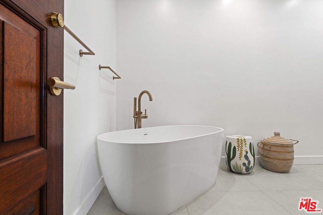 Bathroom, Free Standing Baths, Interior