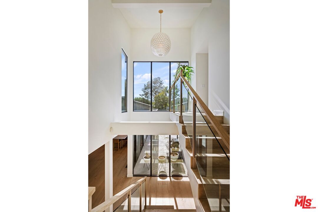 Chandelier, Interior